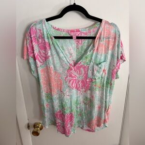 Lilly Pulitzer “The Duval” 100% Linen V-Neck Top
Size M